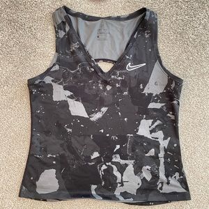 Womens Dri-Fit Nike tank-top